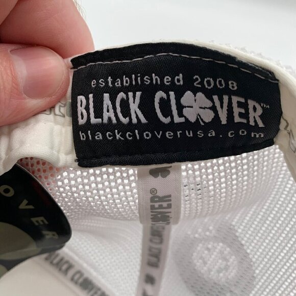 Black Clover Live Lucky Mens White Engraved 4 Snapback Trucker Hat New - Picture 5 of 6